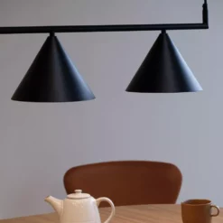 DybergLarsen Dyberg Larsen Cone Long Bord Pendel With 3 Lampes - 7240 -Indendørs Belysning Salgsbutik dyberg larsen cone long bord pendel with 3 lampes 7240 2