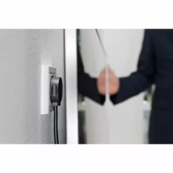 Form Design Designerstik Stikprop 230V Rød -Indendørs Belysning Salgsbutik form design stikprop 230v rd 8